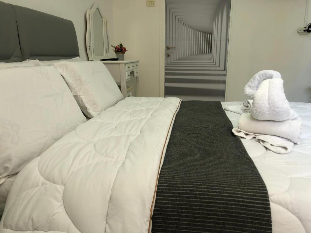 Sea Line Hotel From R&A Group Bat Yam Bagian luar foto