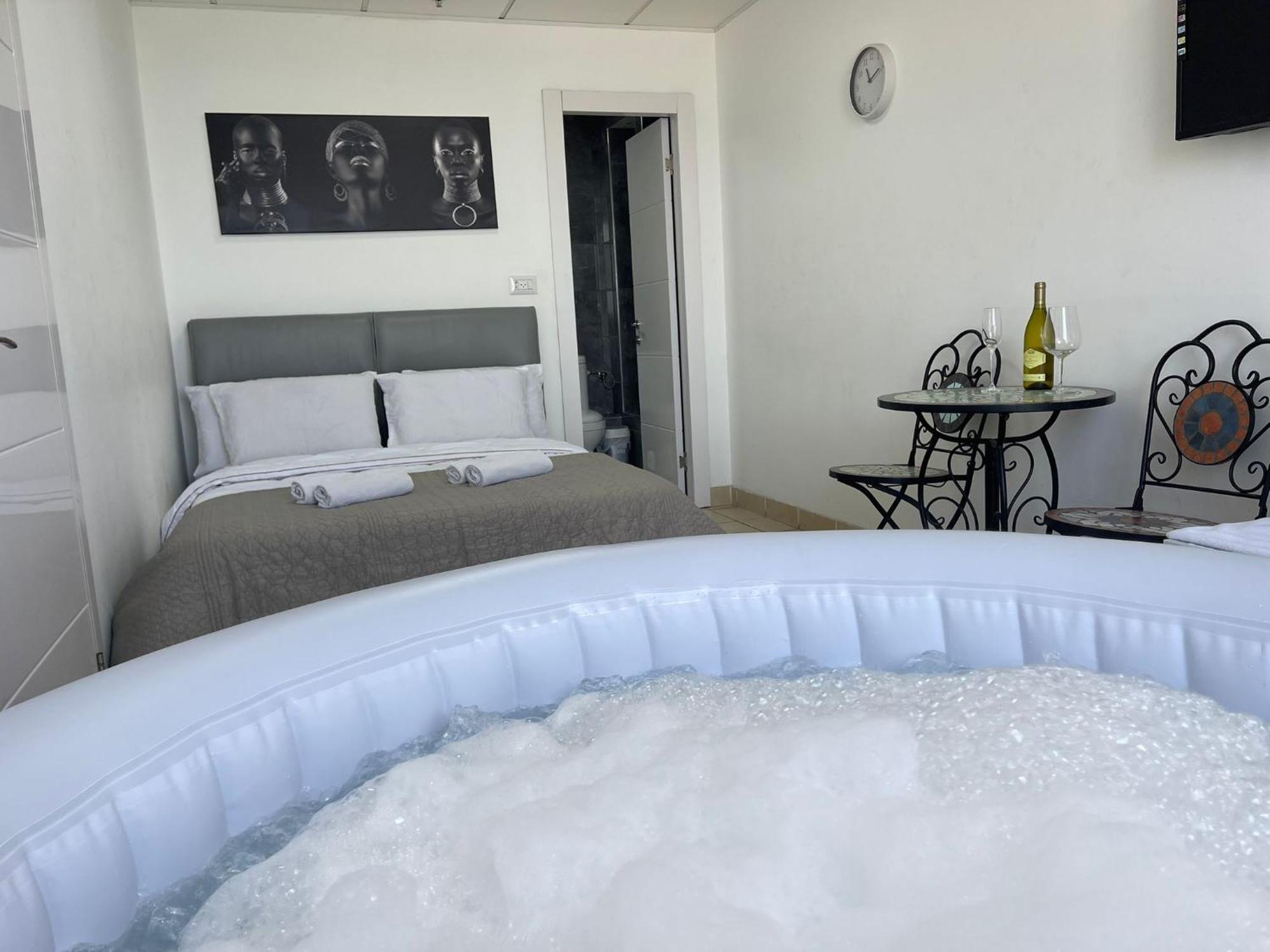 Sea Line Hotel From R&A Group Bat Yam Bagian luar foto
